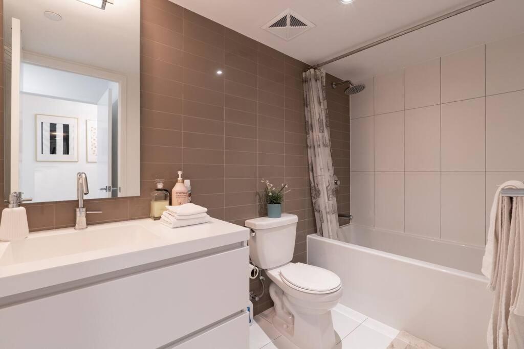 Luxe 2 Bed Suite Downtown Toronto Near Waterfront Exterior foto